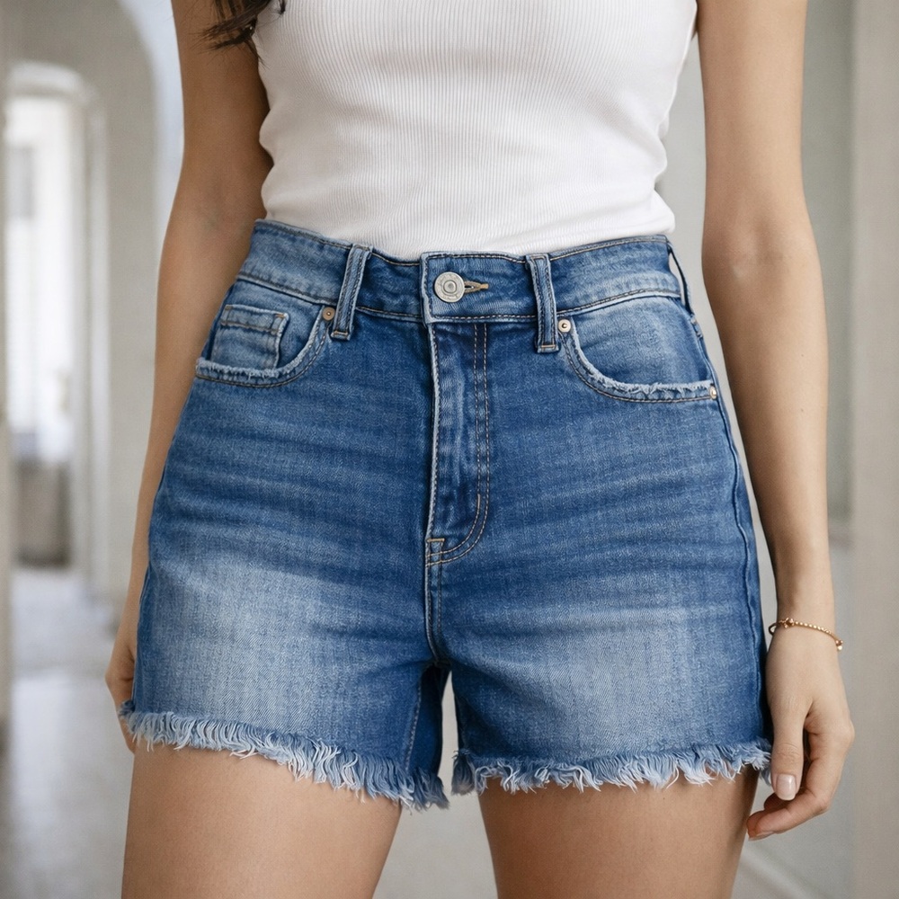 Zenana Medium Wash High Rise Frayed Hem Denim Shorts Size M